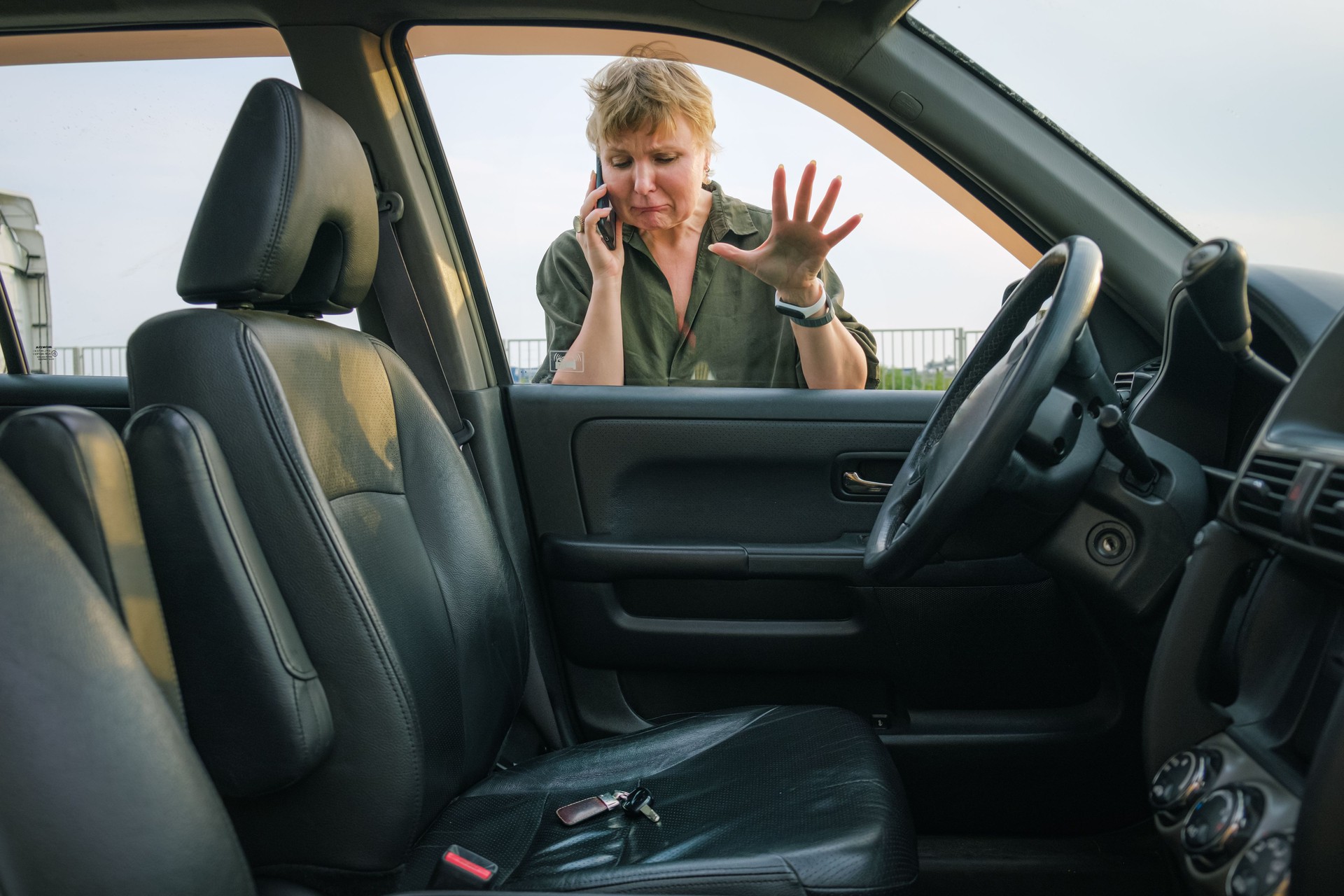 Woman driver forgot her keys in the car and calling technical assistance